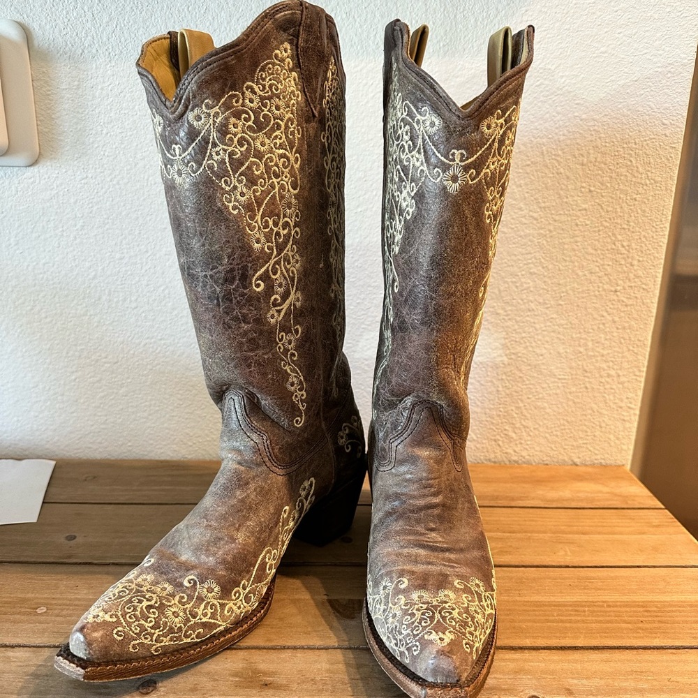 Authentic Corral A1094 Cowboy Boot